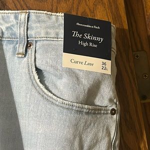NWT Abercrombie Curve Love The Skinny High Rise 36/22